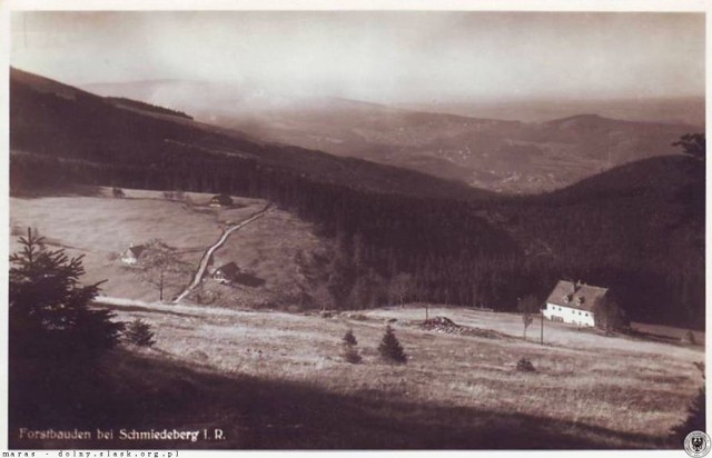 Historia miejscowości sięga XVII wieku, kiedy to w wyniku wyniszczającej wojny 30-letniej okoliczni mieszkańcy szukali schronienia w niedostępnych terenach górskich. Osiedla tego typu miały charakter tymczasowy, skąd najpewniej wzięła się pierwsza nazwa osady – Forstbauden (Leśne Budy).