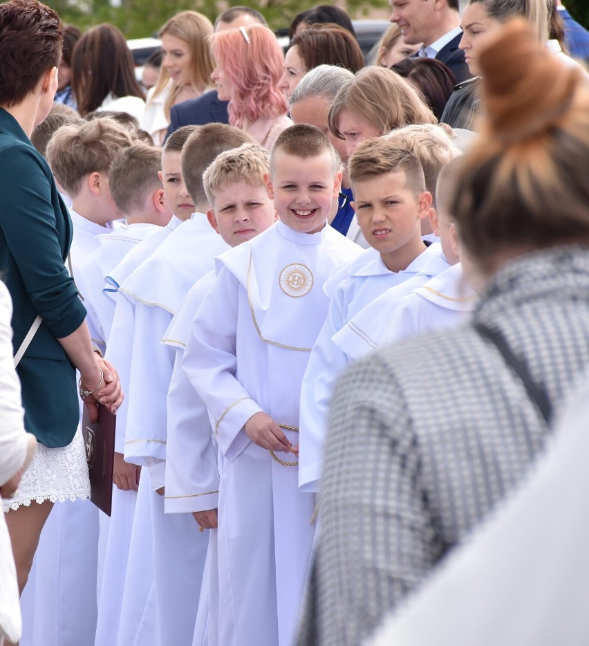 Malbork. Pierwsza Komunia Święta w parafii św. Urszuli Ledóchowskiej. Przystąpiło do niej ponad 100 dzieci