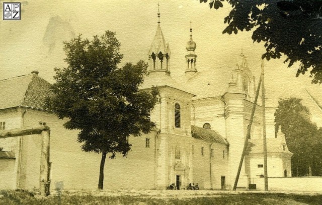 Krasnobrodzki kościół i klasztor. Zdjęcie wykonano prawdopodobnie w 1950 roku