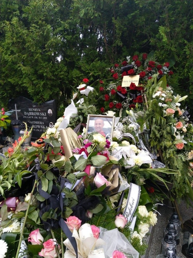 Rafał Dąbrowski, 49-letni biegacz z Radomia, który zmarł podczas Półmaratonu Radomskiego Czerwca, został pochowany na Cmentarzu Komunalnym przy ulicy Ofiar Firleja w Radomiu.