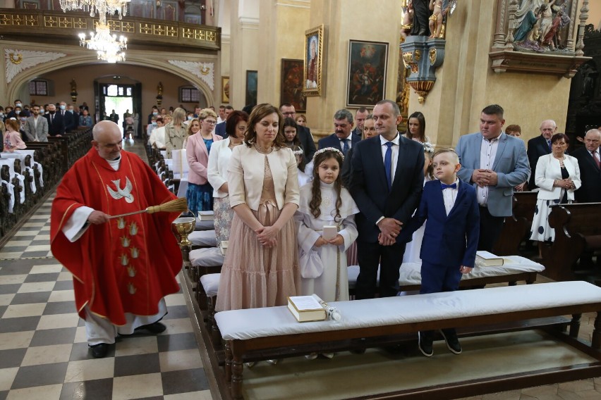Dzieci z parafii Św. Jana Chrzciciela w Przemęcie przystąpiły dziś do I Komunii Świętej