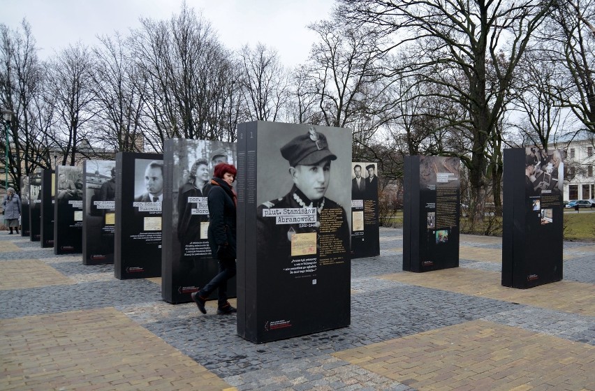 Na placu Litewskim można oglądać wystawę poświęconą...