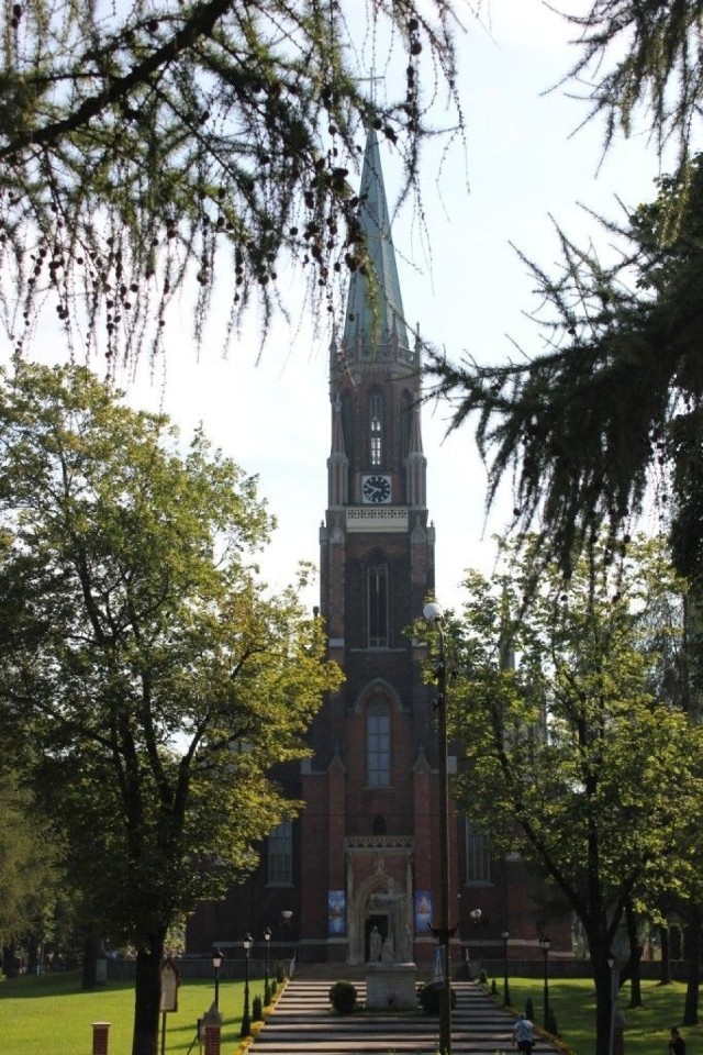 Kości&oacute;ł p.w. Świętego Krzyża, jeden z trzech kościoł&oacute;w w Miechowicach