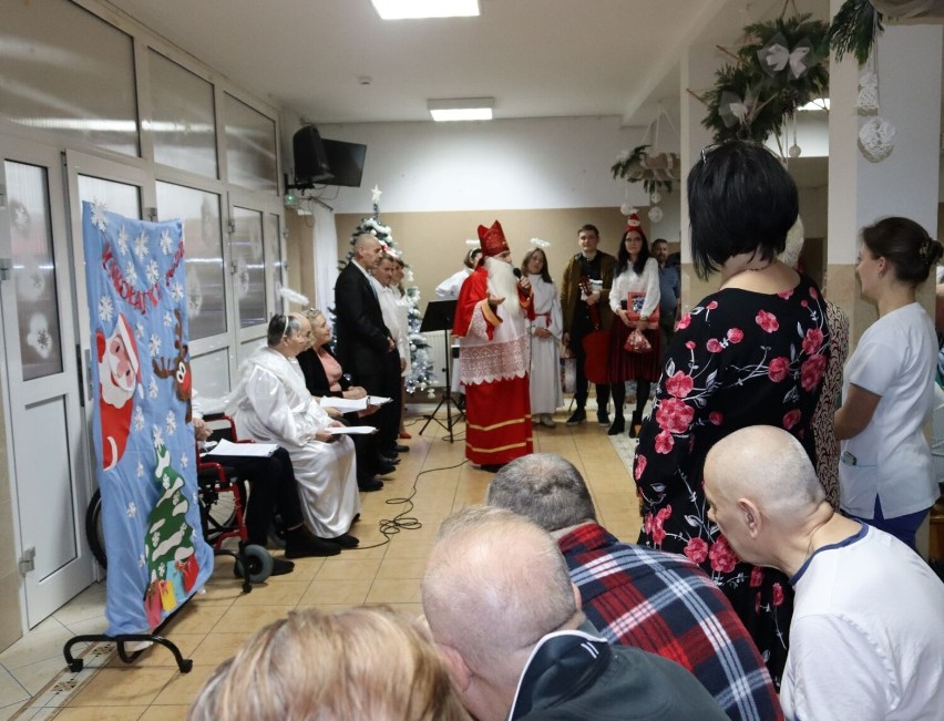 Świąteczny nastrój w Domu Pomocy Społecznej w Skrzynnie 
