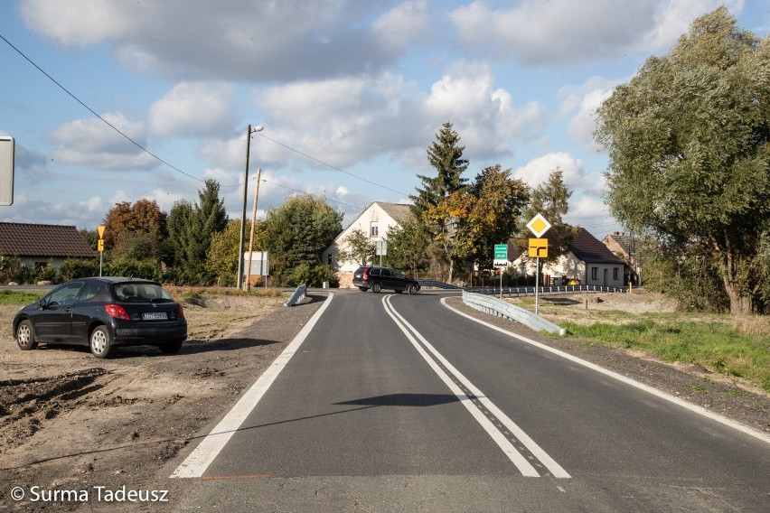 W Kunowie czekali na to latami. Nie muszą już jeździć po podziurawionej drodze 