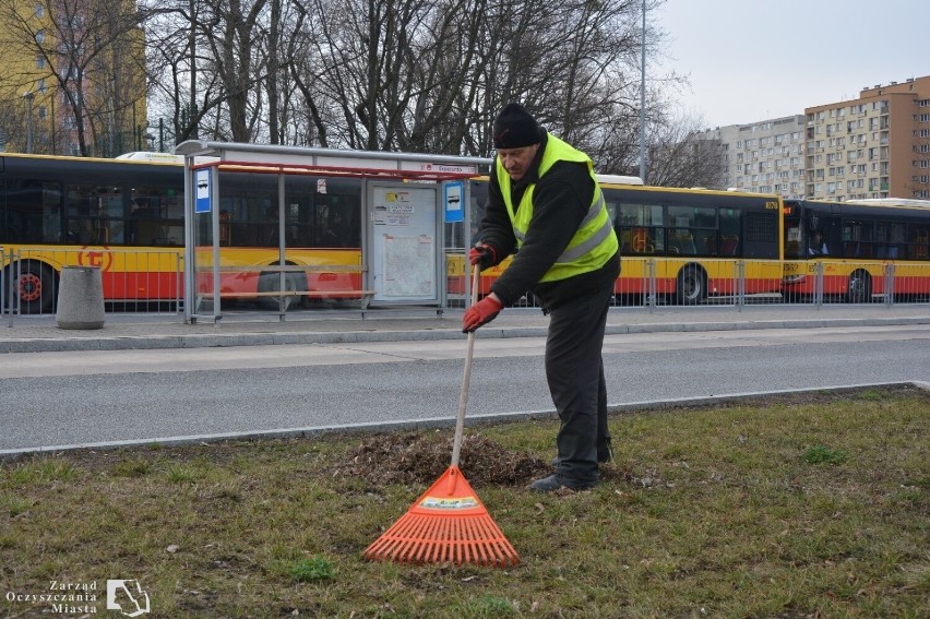 Wiosenne porządki w Warszawie. Aktywiści krytykują stołeczne...