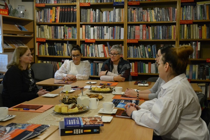 W lipnowskiej bibliotece spotkały się bibliotekarki z powiatu, by wymienić się doświadczeniami