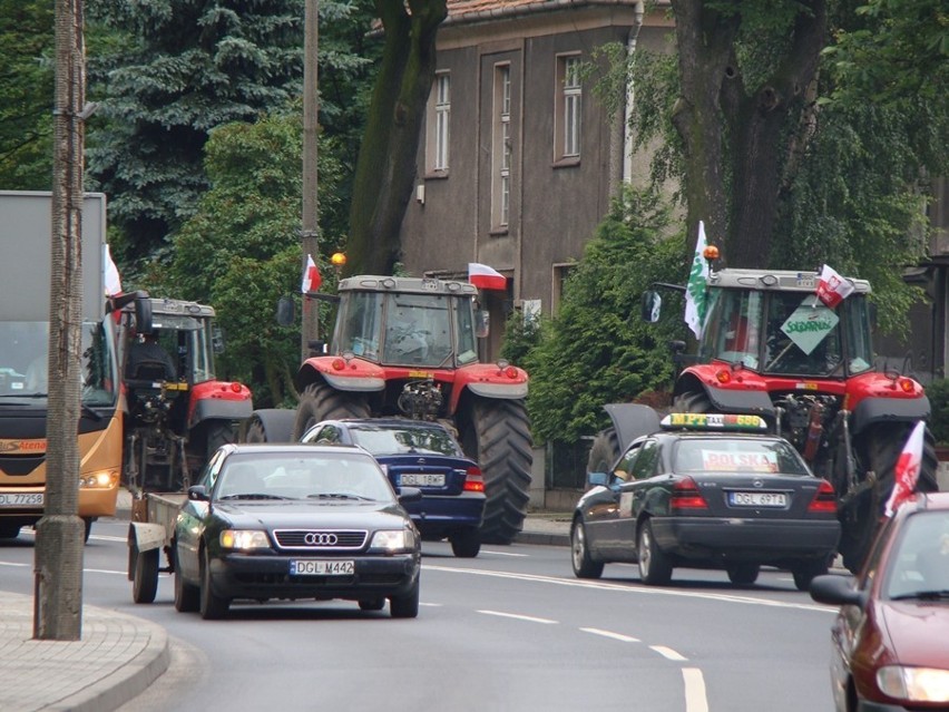 Głogów: Rolnicy na ulicach miasta (ZDJĘCIA)