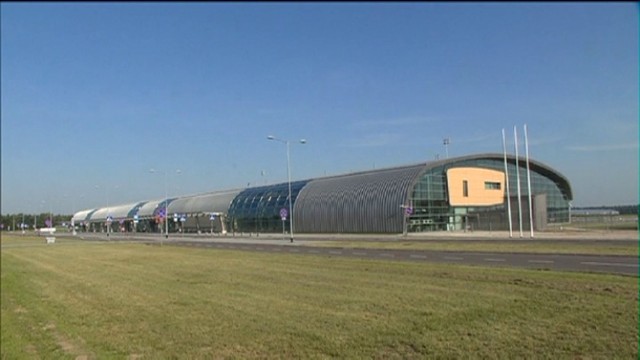 Lotnisko Modlin otwarte, ale bez samolotów [wideo]