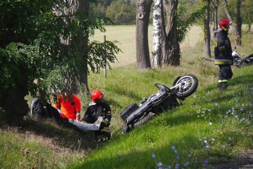 Stan najciężej rannego motocyklisty z wypadku w Miłosnej wciąż jest poważny. Jak przebiegała tragedia?