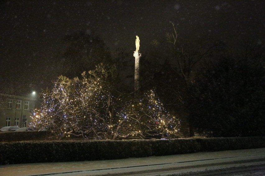 Sypnęło śniegiem i w Wolsztynie zrobiło się wręcz bajecznie