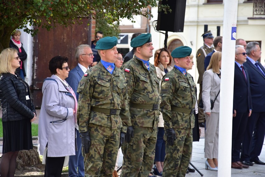 Żnin. Święto 2. Batalionu Logistycznego Ziemi Żnińskiej. Uroczysty apel, pokaz sprzętu i festyn wojskowy [zdjęcia]