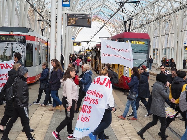 Pracownicy socjalni MOPS blokowali już tramwaje na Stajni Jednorożców. Teraz mają być jeszcze skuteczniejsi