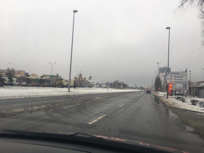 Sytuacja na drogach w Szczecinie. Śnieg zaskoczył kierowców? 