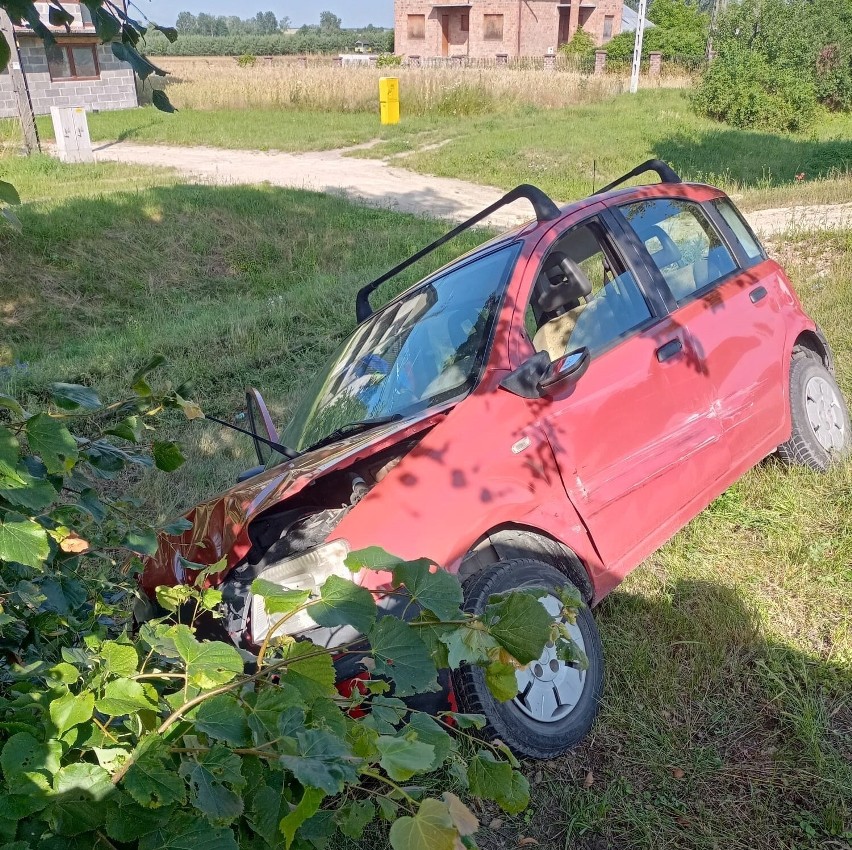 Wypadek w Pińczowie. Zderzył się samochód osobowy i bus...
