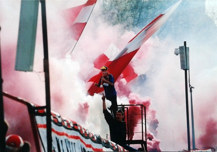 Derby Krakowa. Oprawy, race, kibice. Tak wyglądały te mecze na Cracovii w ostatnich latach [DUŻO ZDJĘĆ]