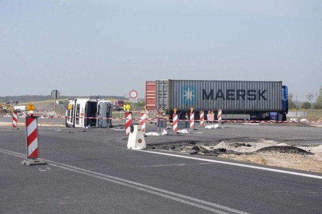 Do wypadku z udziałem dwóch ciężarówek doszło w kwietniu 2019 roku na obwodnicy Szubina. Za kierownicą jednej z nich siedział pan Bartłomiej. Po 2 latach walki o zdrowie, mężczyzna zmarł