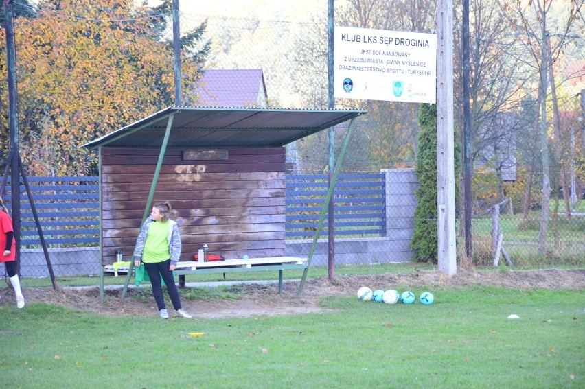 Droginia. Budynek klubowy gotowy. Zawodnicy już mogą z niego korzystać [ZDJĘCIA]