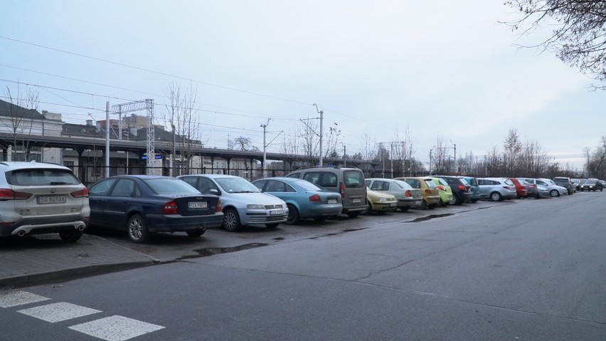 Nowy parking zapewni lukę miejsc postojowych przy dworcu PKP...