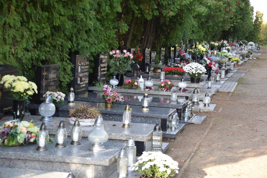 Wszystkich Świętych. Cmentarz komunalny w Pleszewie przed 1 listopada