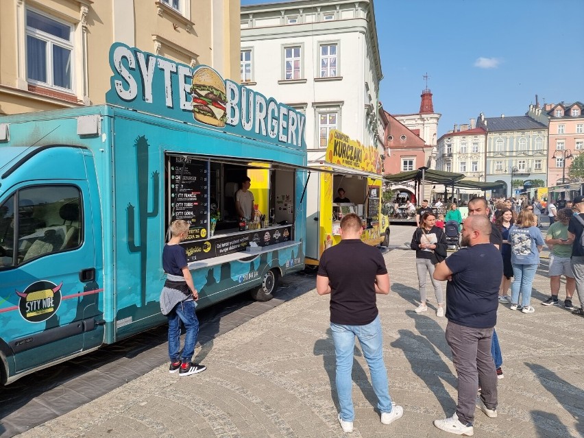W Przemyślu trwa Street Food Polska Festival. Zobacz, co można zjeść [ZDJĘCIA, WIDEO]