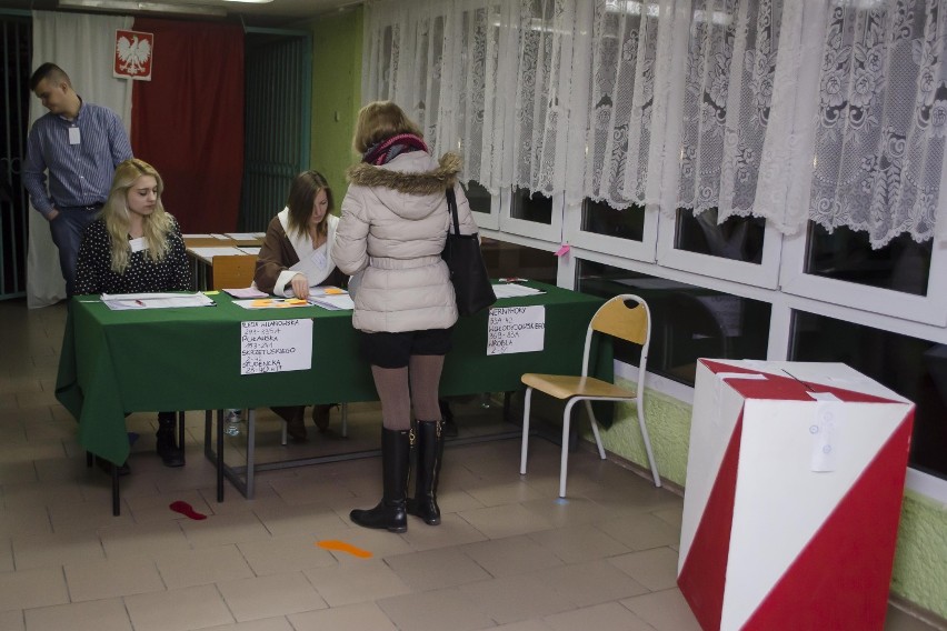 II tura wyborów w Warszawie: Tak głosuje stolica [ZDJĘCIA]