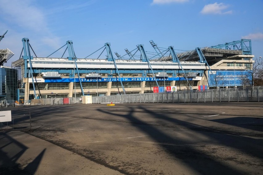 Kraków. Kilka wariantów budowy parkingów przy stadionie Wisły. Mają być konsultacje w sprawie modernizacji tego obiektu wraz z otoczeniem
