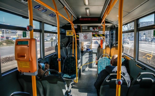 Przypomnijmy:  w autobusach będzie można siadać tylko na co drugim siedzeniu, wykluczona jest jazda na stojąco.