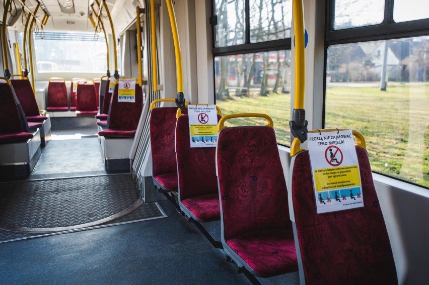 Przypomnijmy:  w autobusach będzie można siadać tylko na co...