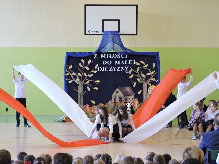 Święto Szkoły i Dzień Patrona podstawówki w Dąbrowie Wielkiej 2018 (fot)