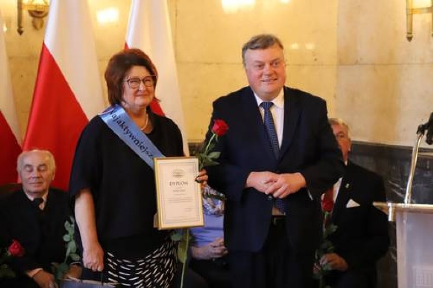 Jolanta Koral, członkini Zarządu Powiatu w Myszkowie laureatką konkursu wojewody Aktywny Senior