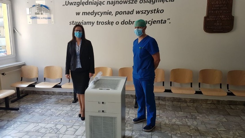 Dyrektor SPZOZ w Kępnie Beata Andrzejewska odbiera...