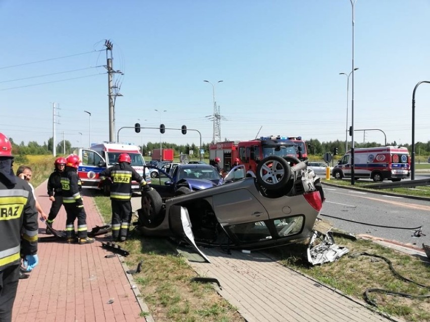 Wypadek na al. Ofiar Terroryzmu w Łodzi. Zderzenie trzech samochodów. Jedna osoba ranna [ZDJĘCIA]