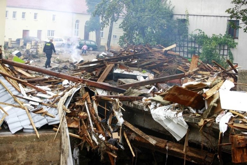 Dziś 8 rocznica wielkiej powodzi w Bogatyni. Zobacz jak wyglądało miasto po tym jak wylała Miedzianka (ZDJĘCIA)