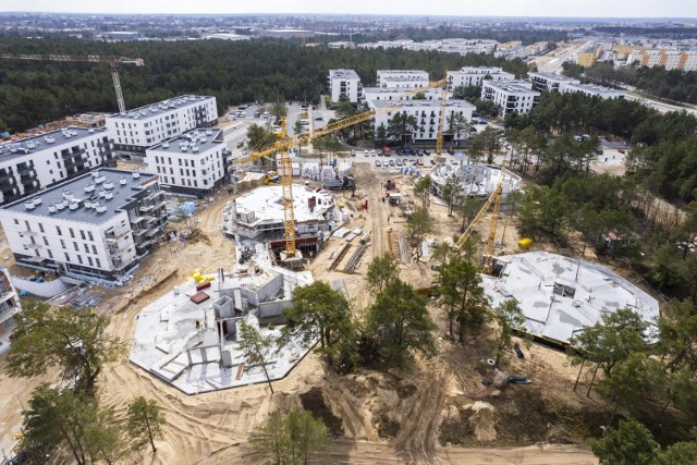 Osiedle Jar to osiedle zmian. I nie chodzi tylko o nową nazwę. Powstają ulice, bloki, trwa budowa linii tramwajowej... Jar zmienia się na naszych oczach. Sprawdzamy, co słychać na najszybciej rozwijającym się osiedlu w Toruniu.

WIĘCEJ ZDJĘĆ NA KOLEJNYCH STRONACH >>>>