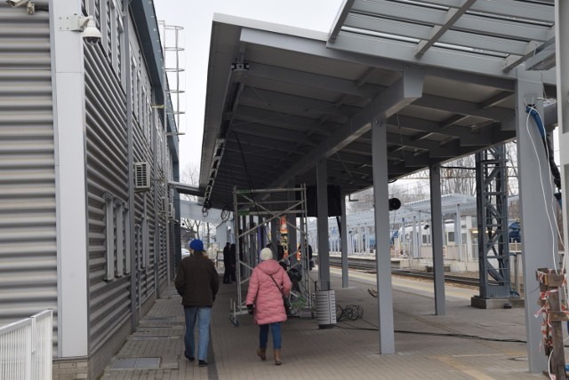Zadaszanie peronów na stacji Zielona Góra Główna = grudzień 2019