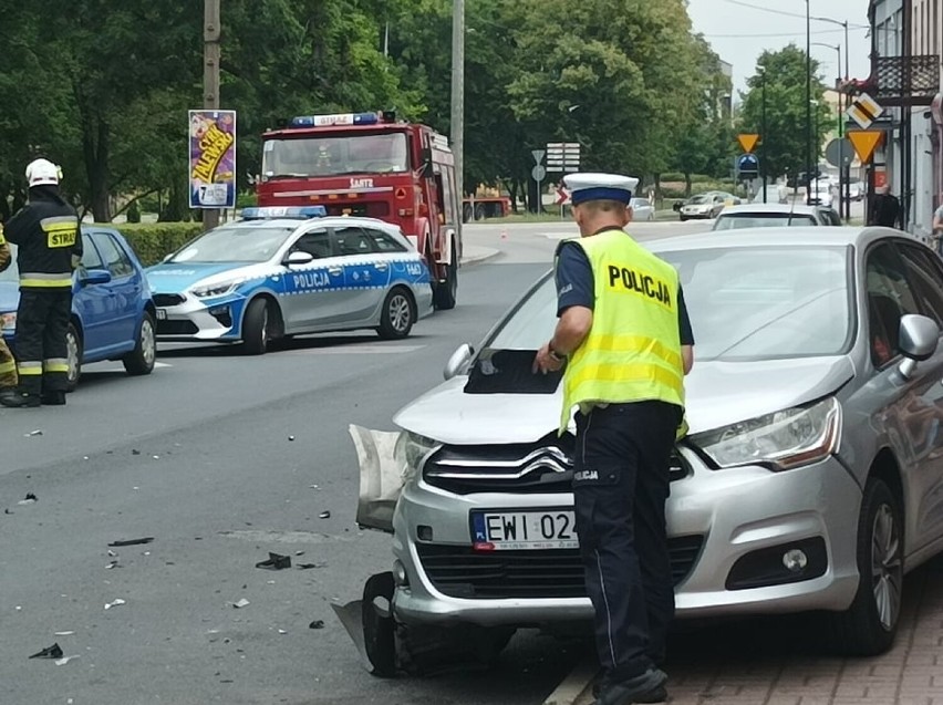 Wypadek na Krakowskim Przedmieściu w Wieluniu. Kierowca miał ponad 2,6 promila