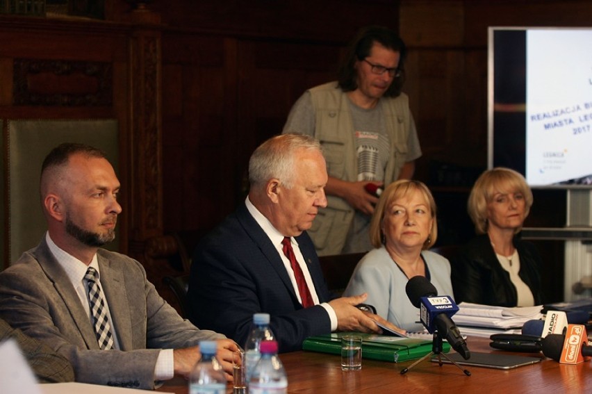 Prezydent Legnicy proponuje nowe inwestycje, dzisiaj spotkał się z dziennikarzami [ZDJĘCIA]