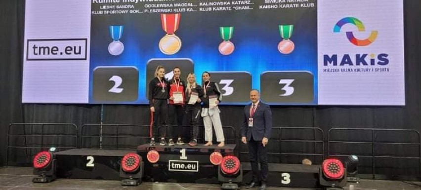 Reprezentanci Pleszewskiego Klubu Karate podczas Mistrzostw Polski w Łodzi wywalczyli 8 medali