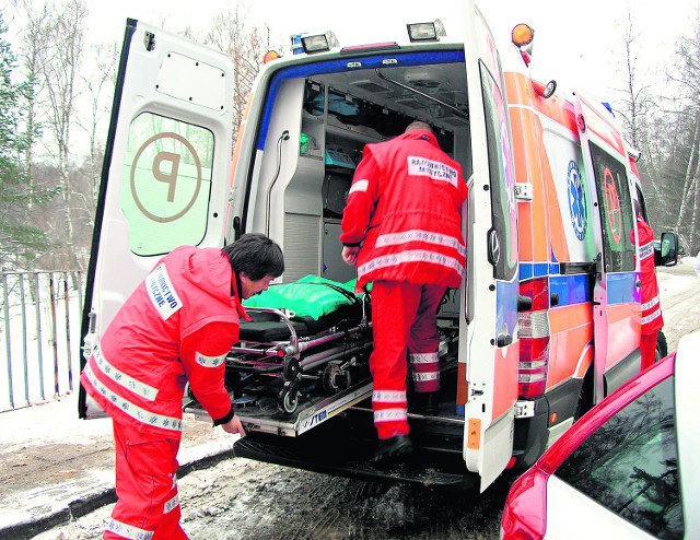 Nowy mercedes zastąpił wysłużoną karetkę.