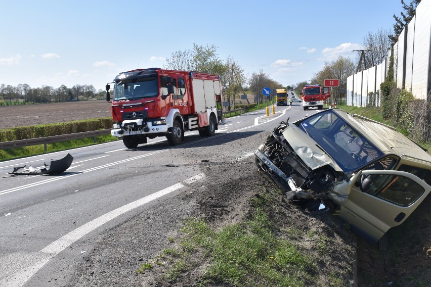 Wypadek na DK 11 pod Pleszewem. Droga krajowa zablokowana....