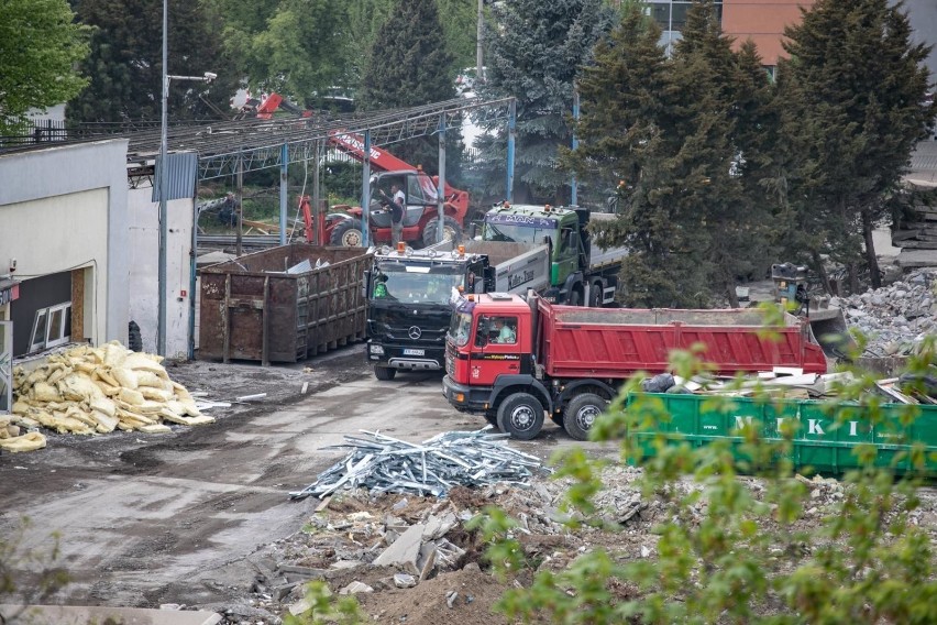 30.04.2020 krakow

ulica lipska rozbiorka budynkow...