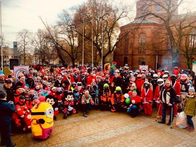 Motomikołaje Bydgoszcz co roku 6 grudnia obdarowują chore dzieci prezentami. Tradycją jest huczny, wesoły finał akcji. W tym roku niestety się nie odbędzie. Ale pomoc i tak dotrze do małych pacjentów Szpitala im. Jurasza i Wojewódzkiego Szpitala Dziecięcego w Bydgoszczy