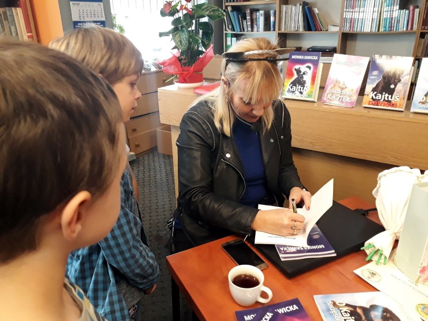 Grodzisk: dzieci i dorośli spotkali się z pisarką Moniką Sawicką Kacprzak