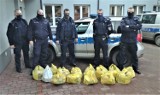 Wolbrom. Policjanci z miejscowego komisariatu przygotowali świąteczne paczki dla potrzebujących