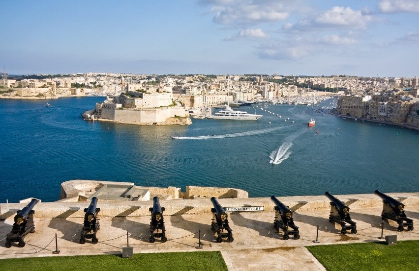 Malta także przyciąga turystów. Ceny są tu niższe: ok. 2000...