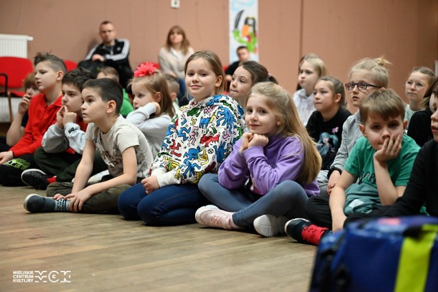 Pierwszego dnia dzieci m. in. uczestniczyły w spotkaniu z ratownikami WOPR, w warsztatach, rysowali i śpiewali