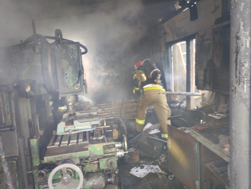 Pożar budynku w Wągrowcu. Na miejsce wezwano straż pożarną