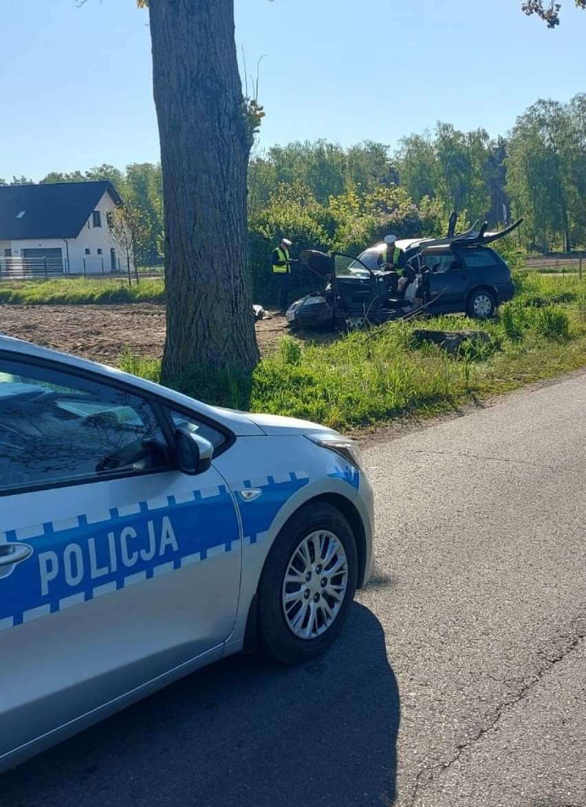 Wypadek w Ojrzanowie na terenie powiatu żnińskiego. Wstępnie: Bo nie ustąpił pierwszeństwa [zdjęcia] 