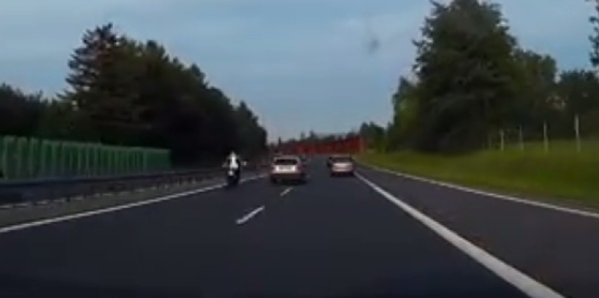 Motocykle są wszędzie - to fakt! [WIDEO] Zobacz co robił pirat na drodze S1 pod Bielskiem